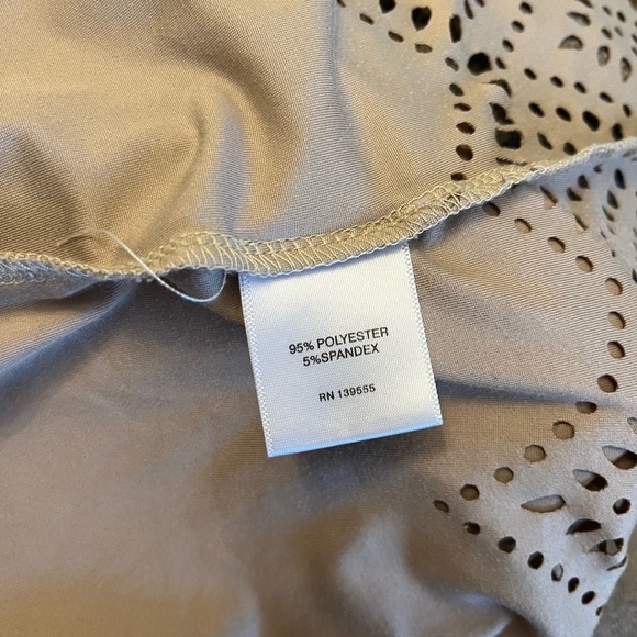 Hannah long sleeve tan neutral laser cut bottom and sleeve longline blouse M - Picture 5 of 6